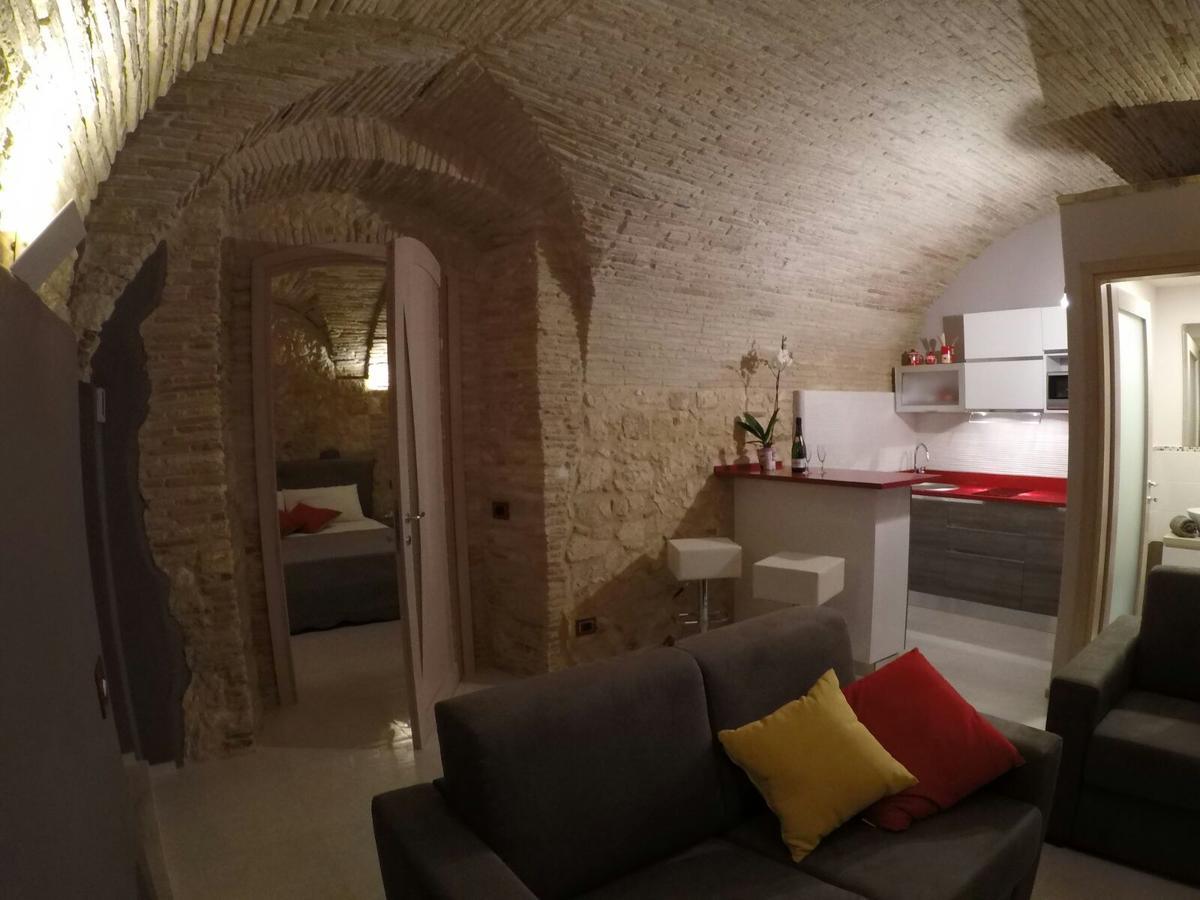 Al Castello Apartment กาญารี ภายนอก รูปภาพ